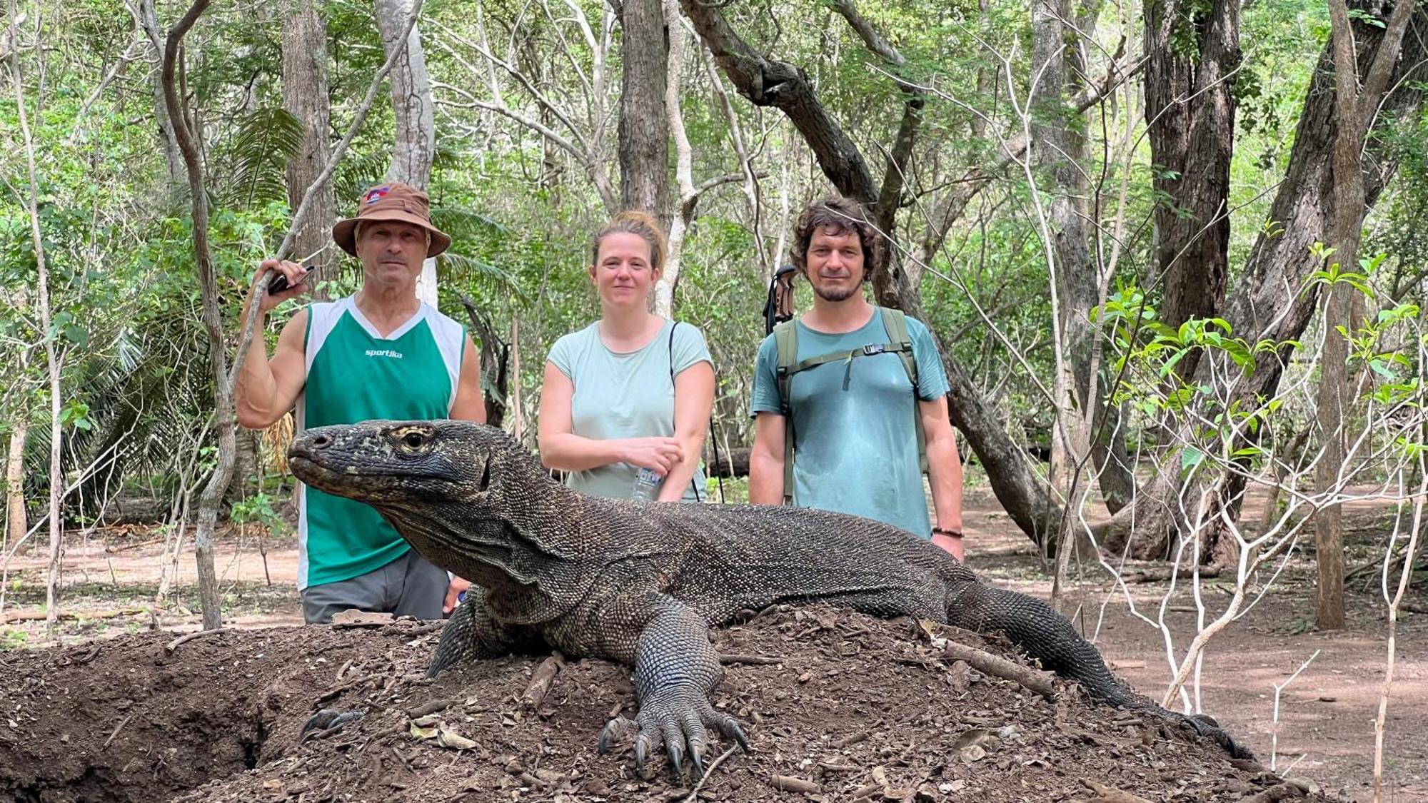 Jhuna Komodo Homestay Экстерьер фото