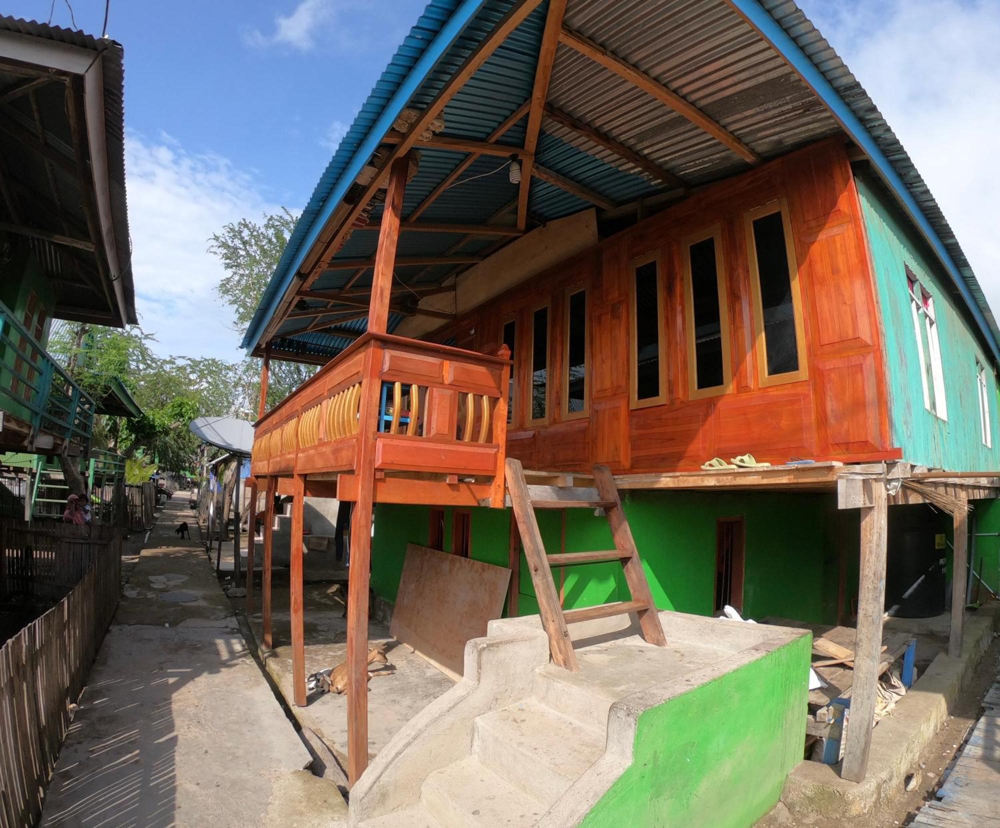 Jhuna Komodo Homestay Экстерьер фото