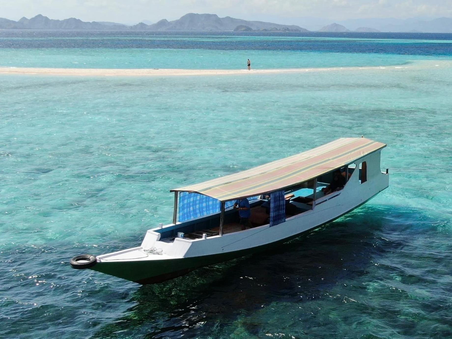 Jhuna Komodo Homestay Экстерьер фото
