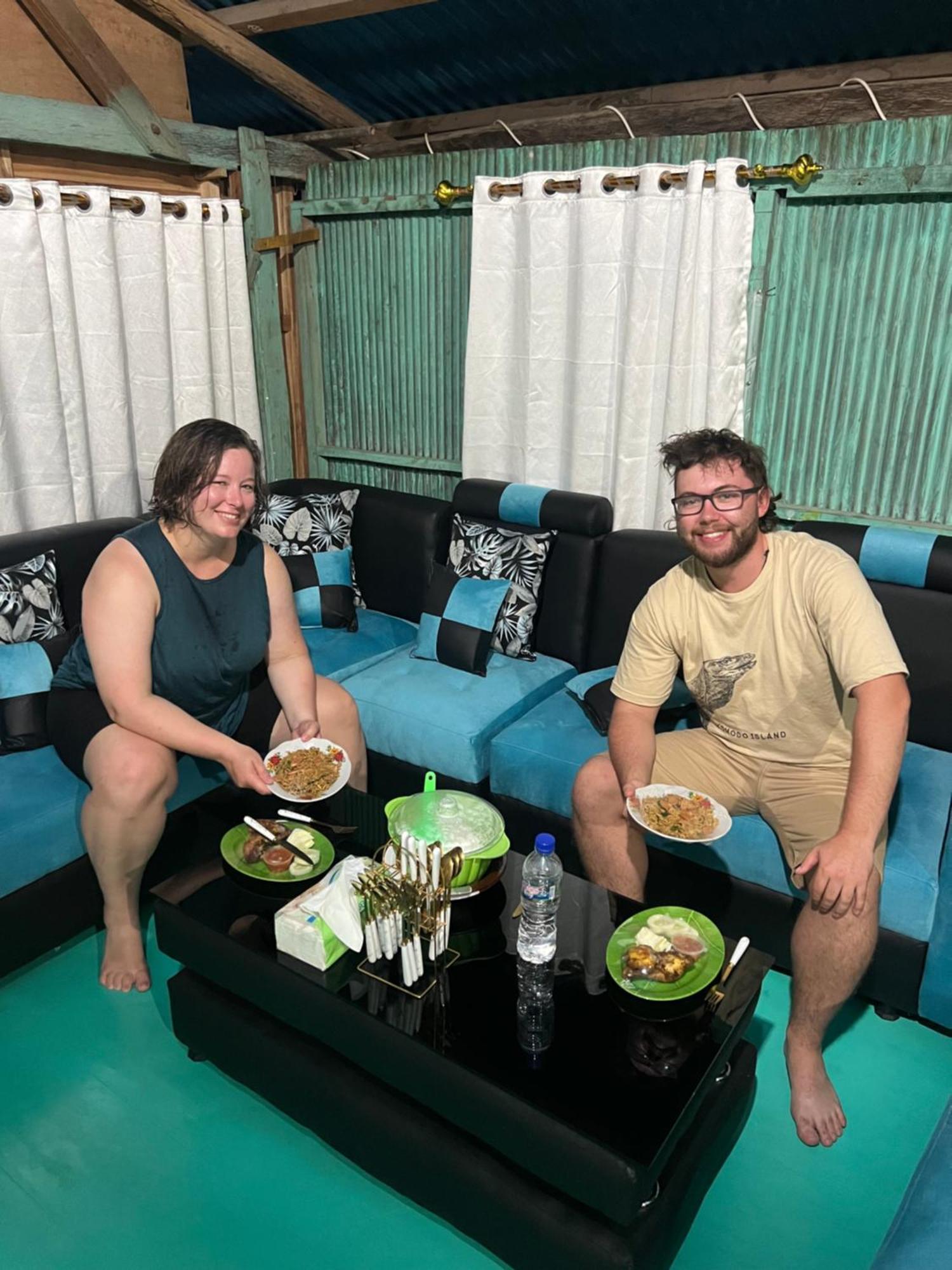 Jhuna Komodo Homestay Экстерьер фото