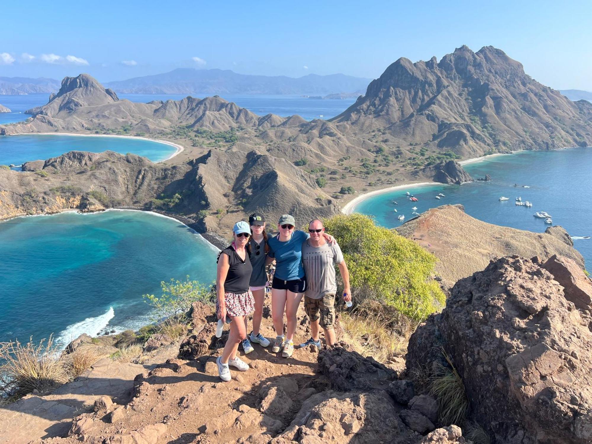 Jhuna Komodo Homestay Экстерьер фото