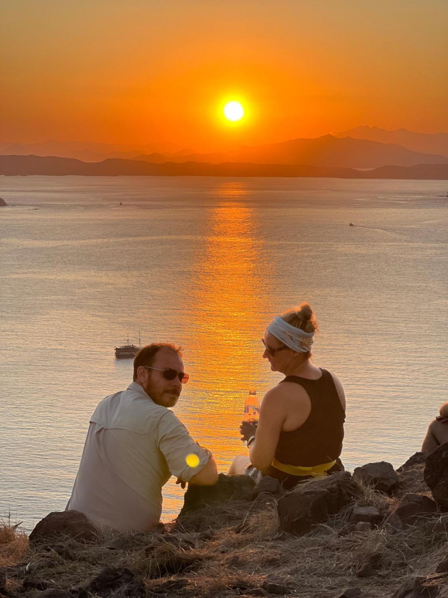Jhuna Komodo Homestay Экстерьер фото